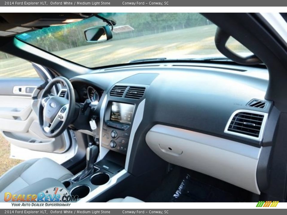 2014 Ford Explorer XLT Oxford White / Medium Light Stone Photo #18