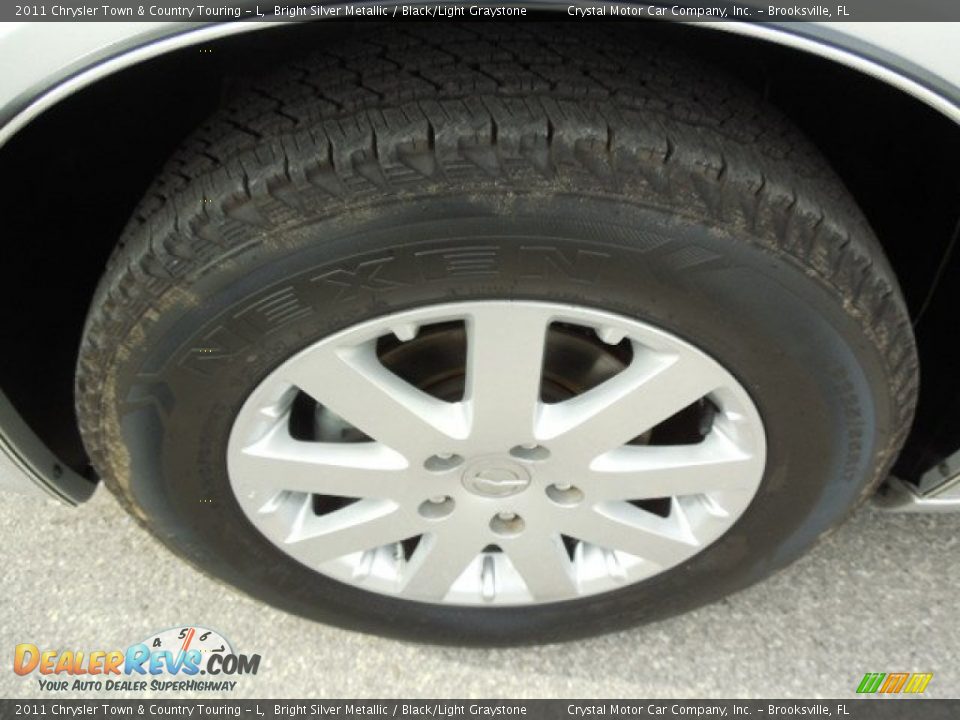 2011 Chrysler Town & Country Touring - L Bright Silver Metallic / Black/Light Graystone Photo #18