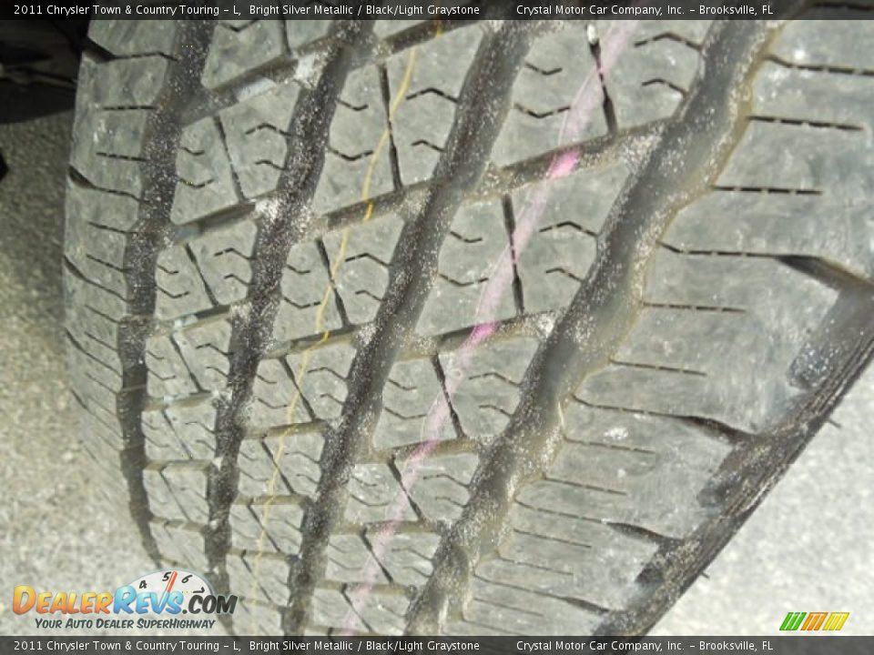 2011 Chrysler Town & Country Touring - L Bright Silver Metallic / Black/Light Graystone Photo #19