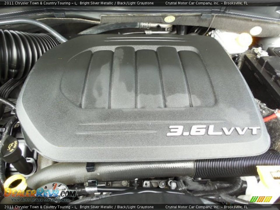 2011 Chrysler Town & Country Touring - L Bright Silver Metallic / Black/Light Graystone Photo #20
