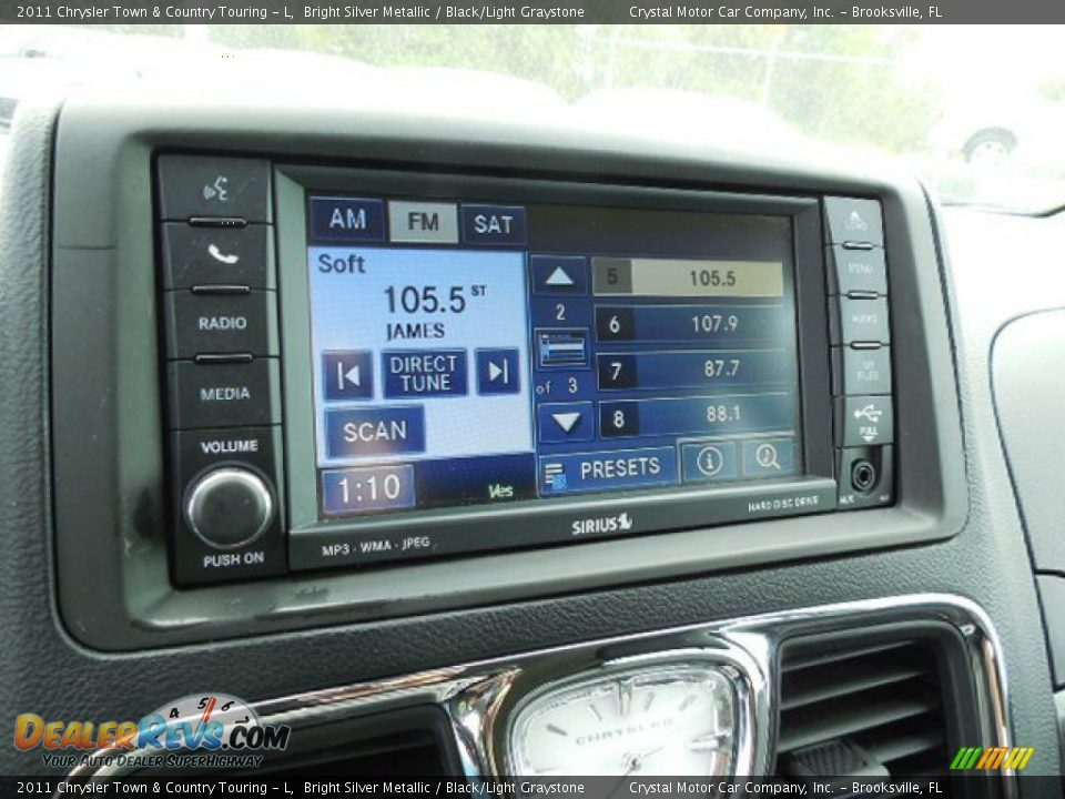 2011 Chrysler Town & Country Touring - L Bright Silver Metallic / Black/Light Graystone Photo #22