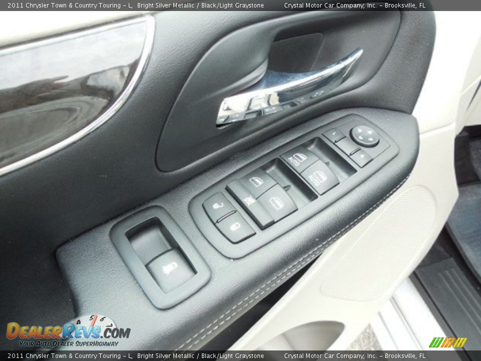 2011 Chrysler Town & Country Touring - L Bright Silver Metallic / Black/Light Graystone Photo #24