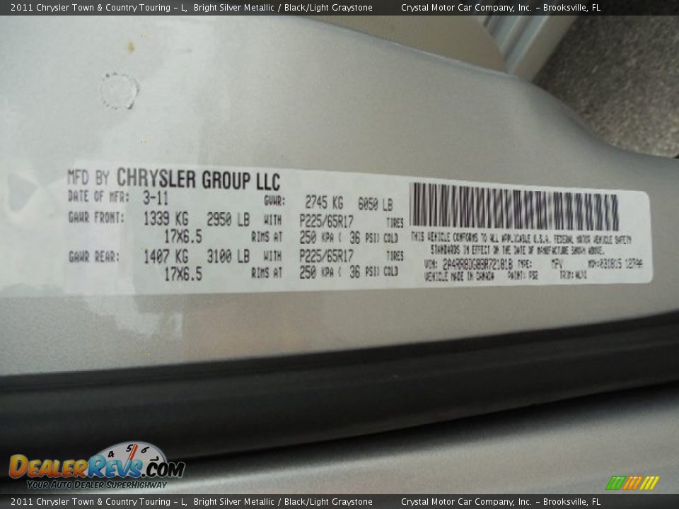 2011 Chrysler Town & Country Touring - L Bright Silver Metallic / Black/Light Graystone Photo #26