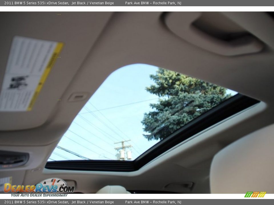 2011 BMW 5 Series 535i xDrive Sedan Jet Black / Venetian Beige Photo #19