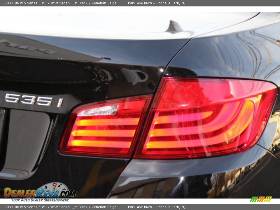 2011 BMW 5 Series 535i xDrive Sedan Jet Black / Venetian Beige Photo #21