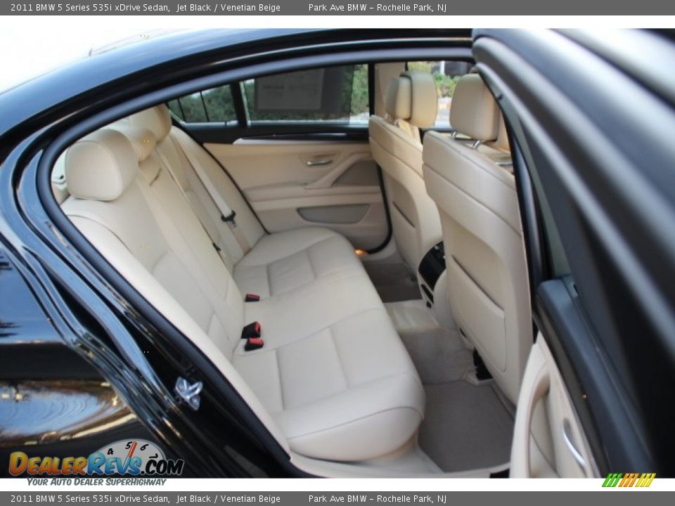 2011 BMW 5 Series 535i xDrive Sedan Jet Black / Venetian Beige Photo #23