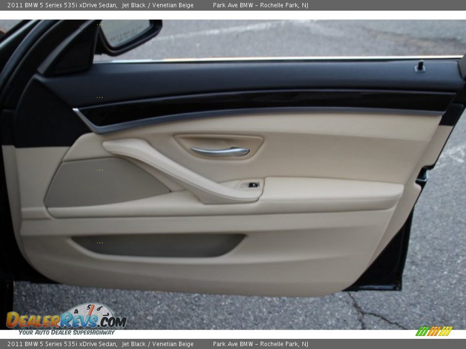 2011 BMW 5 Series 535i xDrive Sedan Jet Black / Venetian Beige Photo #24