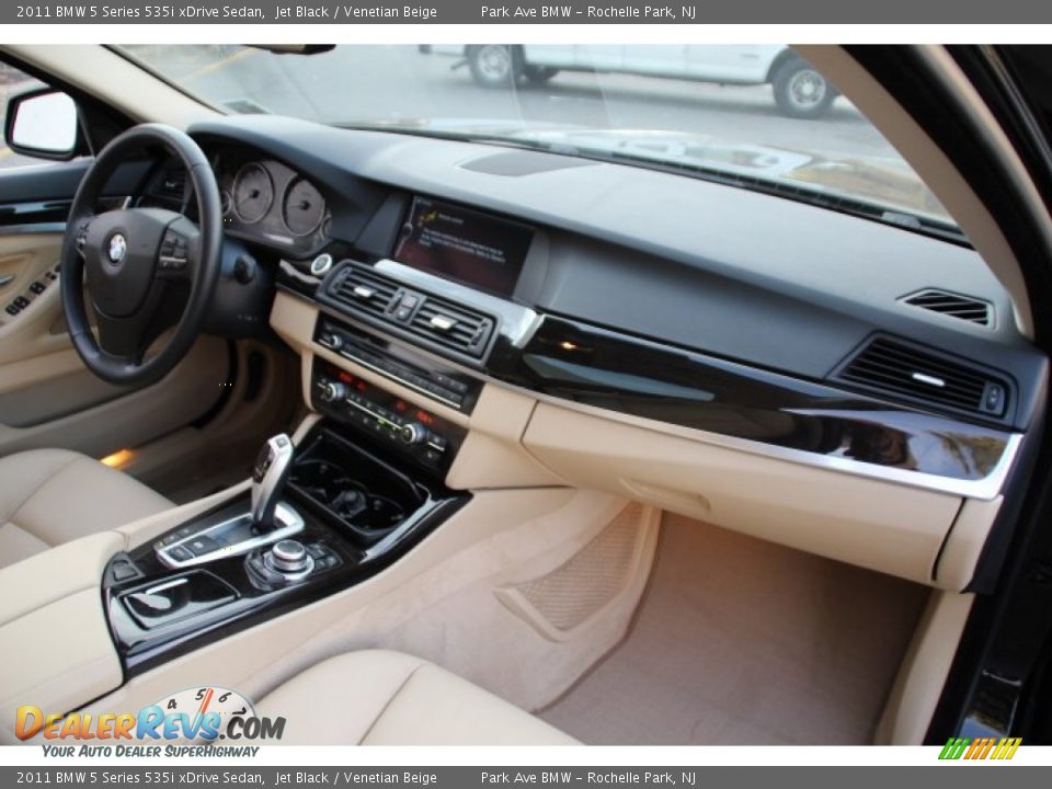2011 BMW 5 Series 535i xDrive Sedan Jet Black / Venetian Beige Photo #25