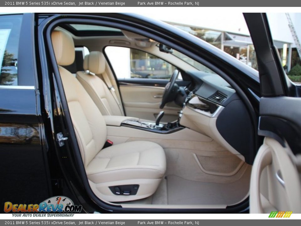 2011 BMW 5 Series 535i xDrive Sedan Jet Black / Venetian Beige Photo #26