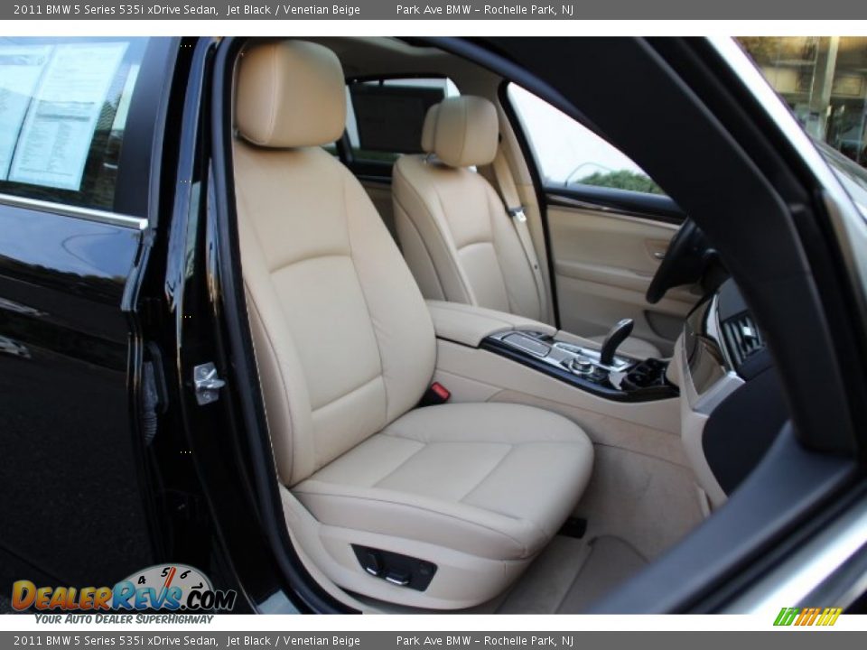 2011 BMW 5 Series 535i xDrive Sedan Jet Black / Venetian Beige Photo #27