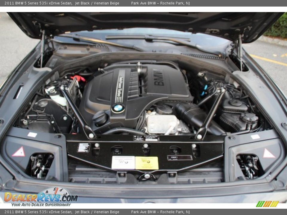 2011 BMW 5 Series 535i xDrive Sedan Jet Black / Venetian Beige Photo #28