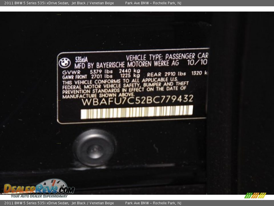 2011 BMW 5 Series 535i xDrive Sedan Jet Black / Venetian Beige Photo #32