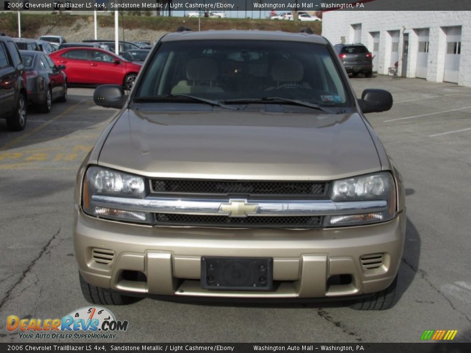 2006 Chevrolet TrailBlazer LS 4x4 Sandstone Metallic / Light Cashmere/Ebony Photo #2