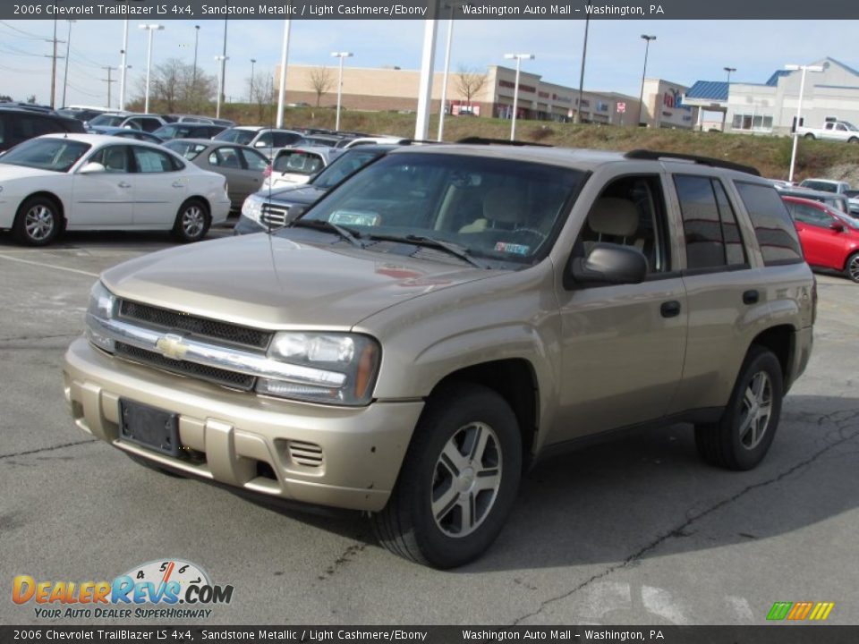 2006 Chevrolet TrailBlazer LS 4x4 Sandstone Metallic / Light Cashmere/Ebony Photo #3