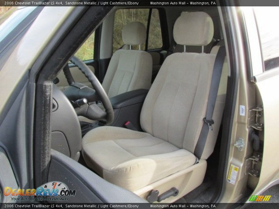 2006 Chevrolet TrailBlazer LS 4x4 Sandstone Metallic / Light Cashmere/Ebony Photo #11