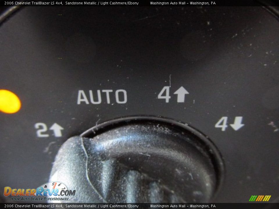 2006 Chevrolet TrailBlazer LS 4x4 Sandstone Metallic / Light Cashmere/Ebony Photo #13