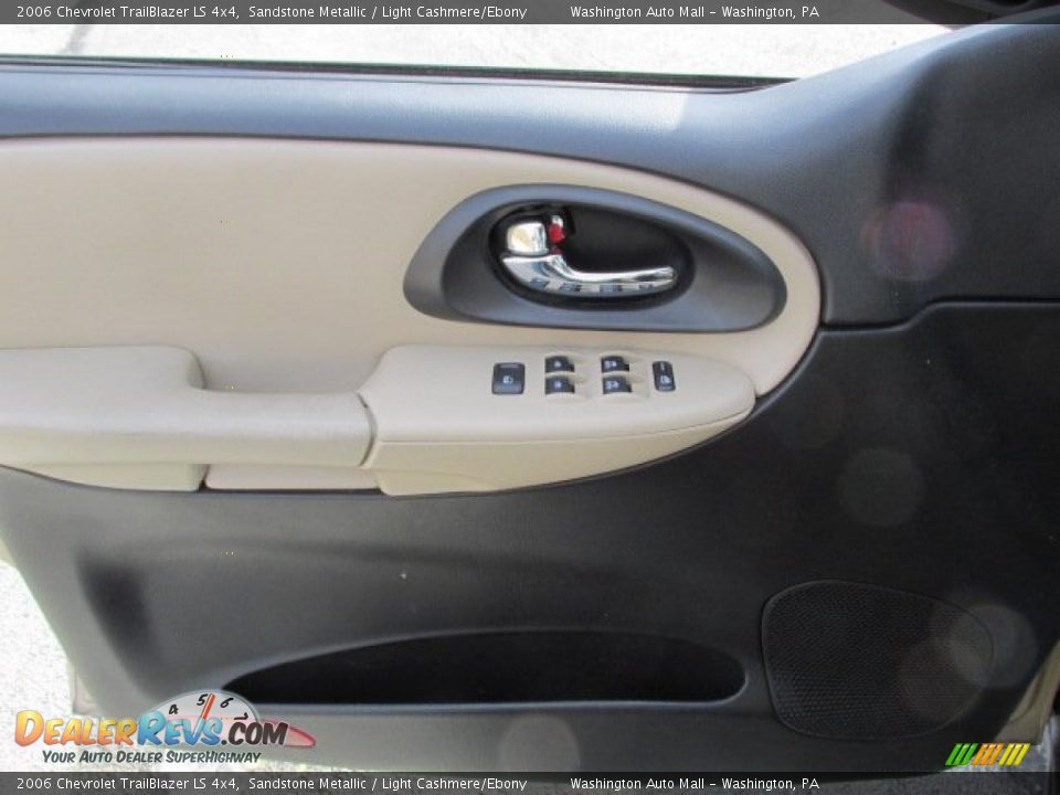 2006 Chevrolet TrailBlazer LS 4x4 Sandstone Metallic / Light Cashmere/Ebony Photo #14