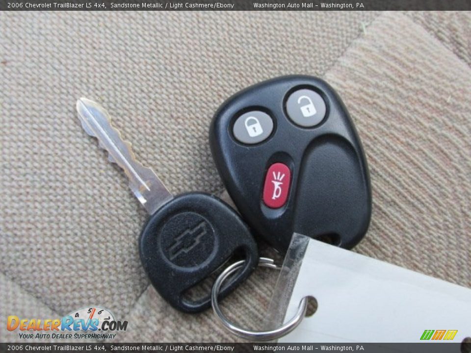 2006 Chevrolet TrailBlazer LS 4x4 Sandstone Metallic / Light Cashmere/Ebony Photo #18