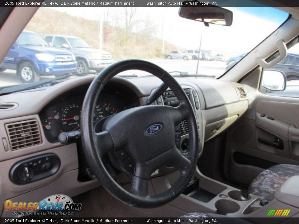 2005 Ford Explorer XLT 4x4 Dark Stone Metallic / Medium Parchment Photo #10