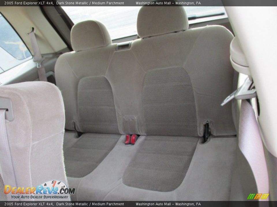 2005 Ford Explorer XLT 4x4 Dark Stone Metallic / Medium Parchment Photo #15