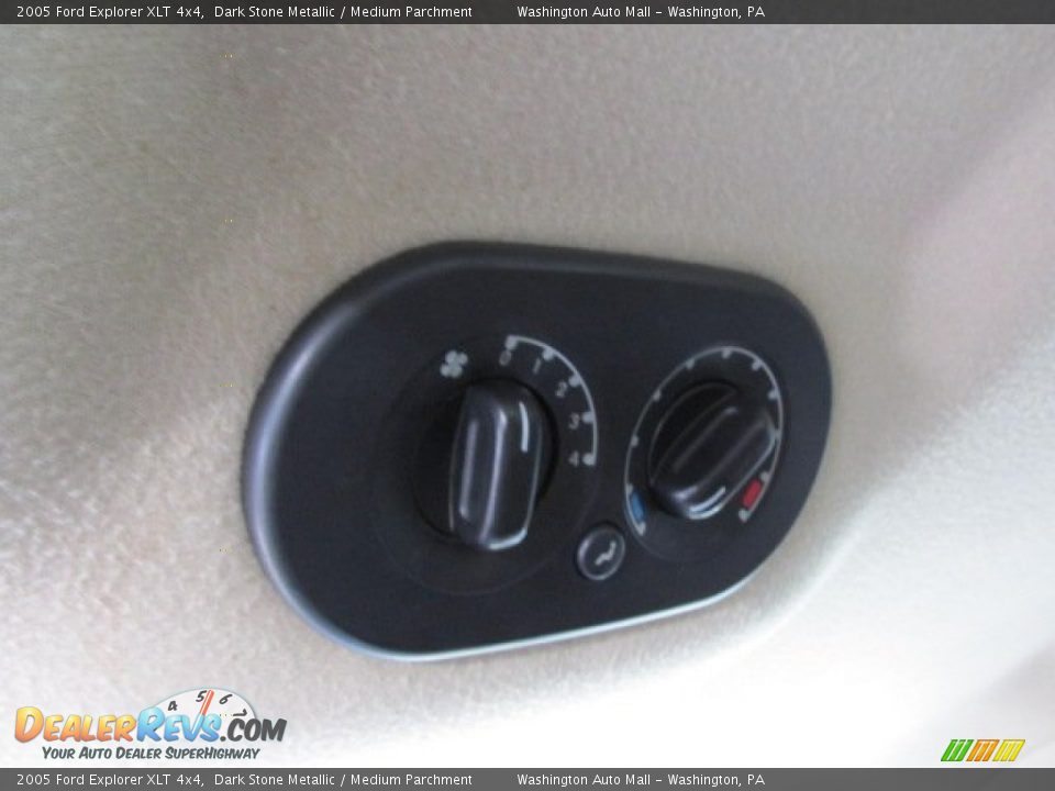 2005 Ford Explorer XLT 4x4 Dark Stone Metallic / Medium Parchment Photo #16