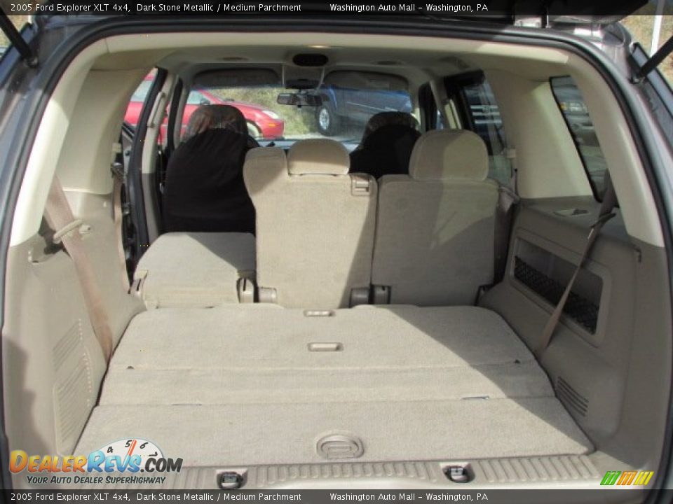 2005 Ford Explorer XLT 4x4 Dark Stone Metallic / Medium Parchment Photo #17