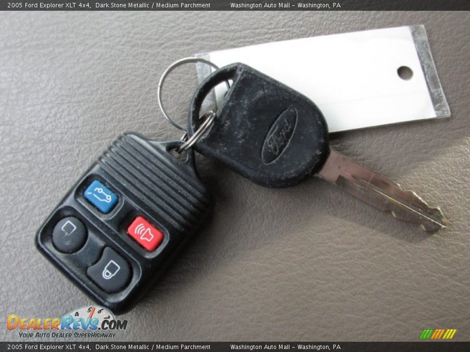 2005 Ford Explorer XLT 4x4 Dark Stone Metallic / Medium Parchment Photo #18