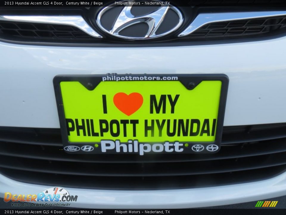 2013 Hyundai Accent GLS 4 Door Century White / Beige Photo #10