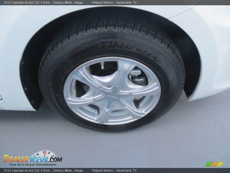 2013 Hyundai Accent GLS 4 Door Century White / Beige Photo #15