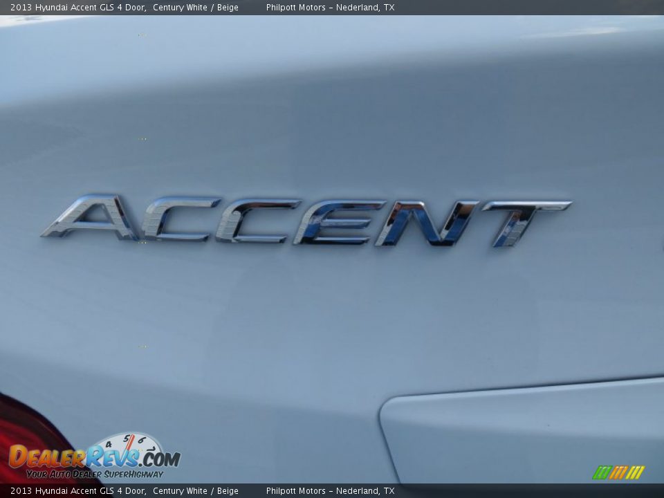 2013 Hyundai Accent GLS 4 Door Century White / Beige Photo #17