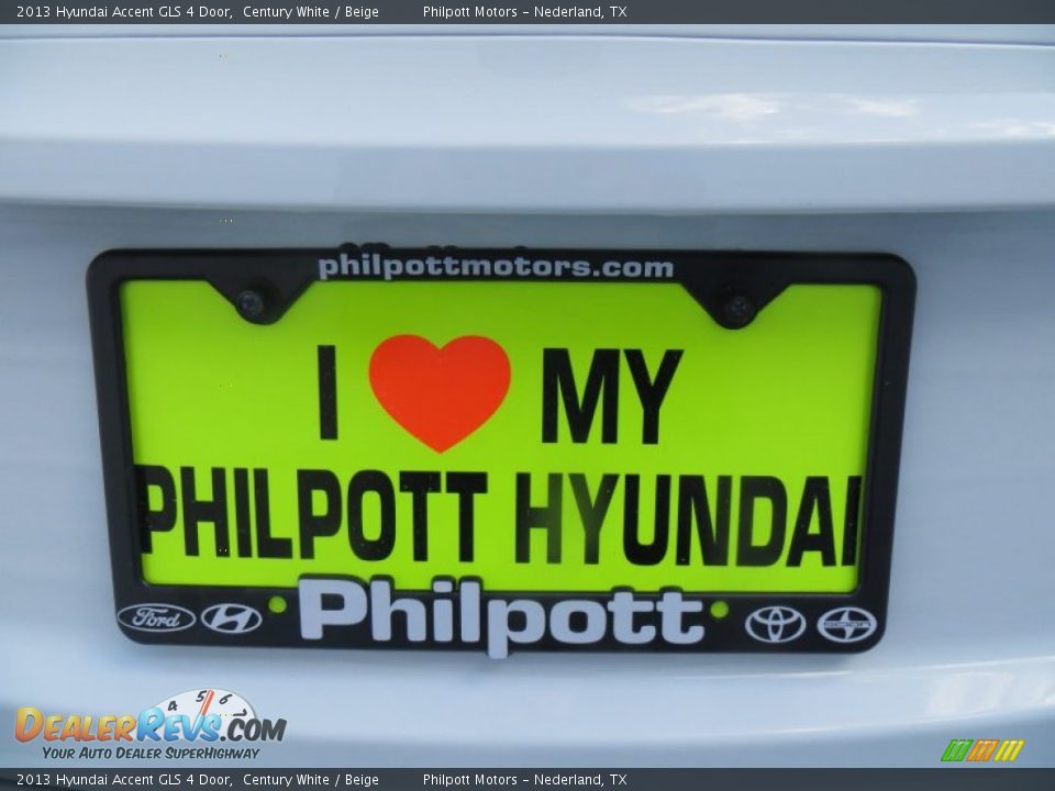 2013 Hyundai Accent GLS 4 Door Century White / Beige Photo #18