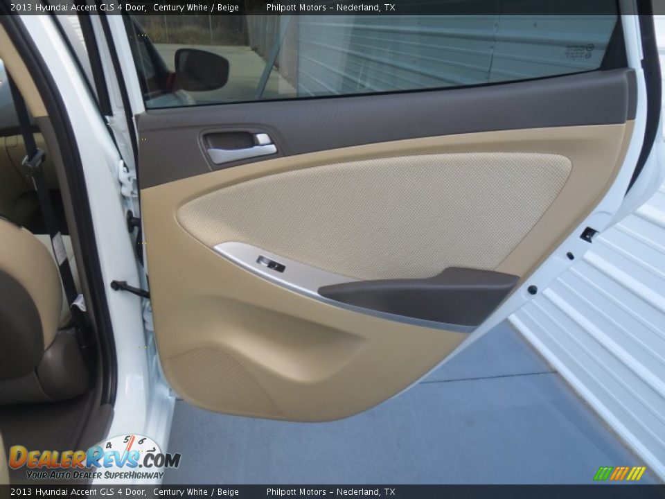 2013 Hyundai Accent GLS 4 Door Century White / Beige Photo #24
