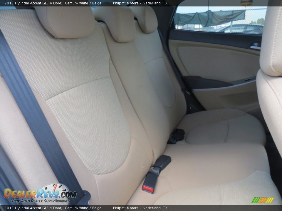 2013 Hyundai Accent GLS 4 Door Century White / Beige Photo #25