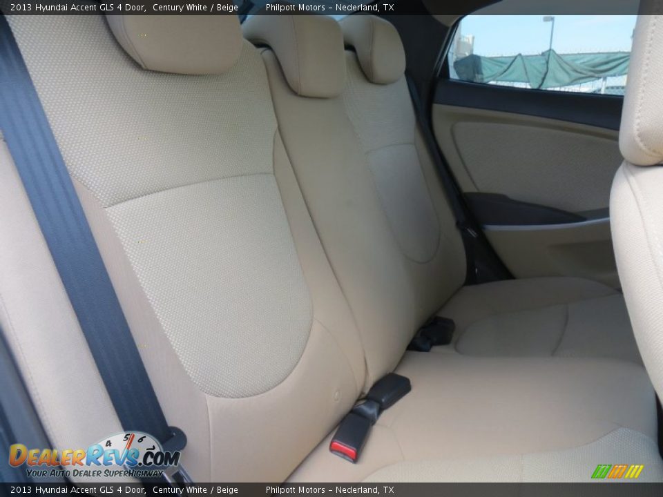 2013 Hyundai Accent GLS 4 Door Century White / Beige Photo #27