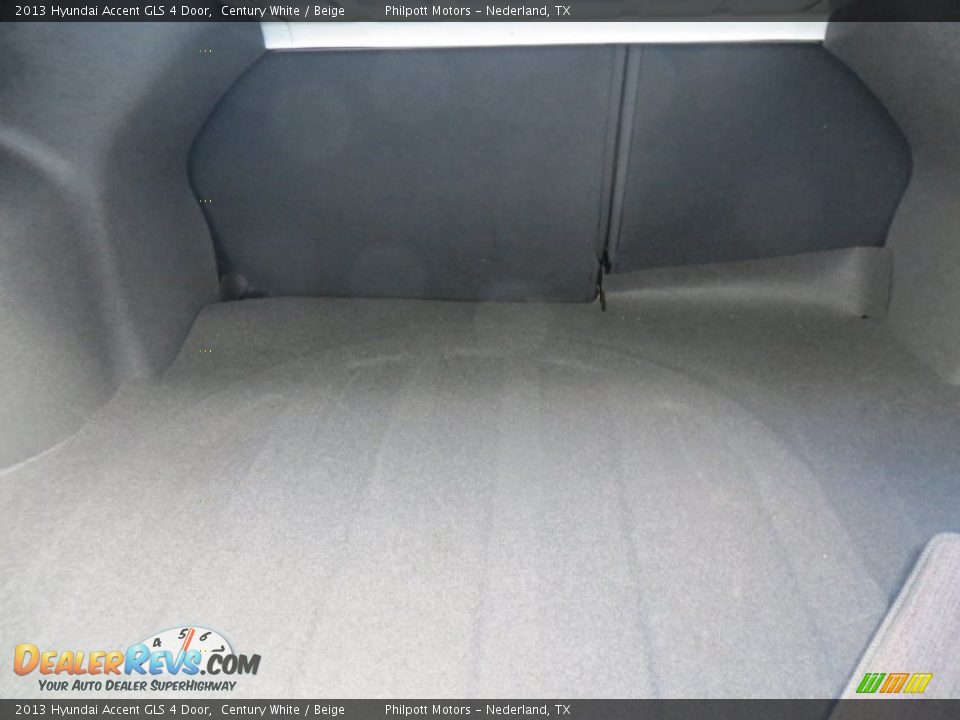 2013 Hyundai Accent GLS 4 Door Century White / Beige Photo #28