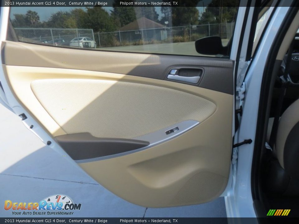 2013 Hyundai Accent GLS 4 Door Century White / Beige Photo #30