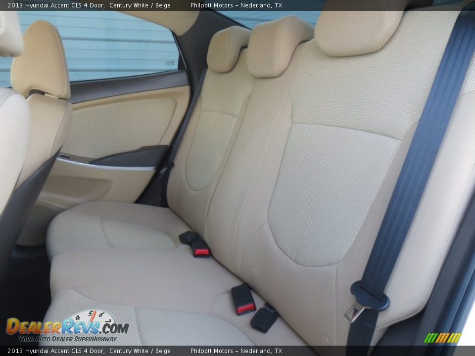 2013 Hyundai Accent GLS 4 Door Century White / Beige Photo #32