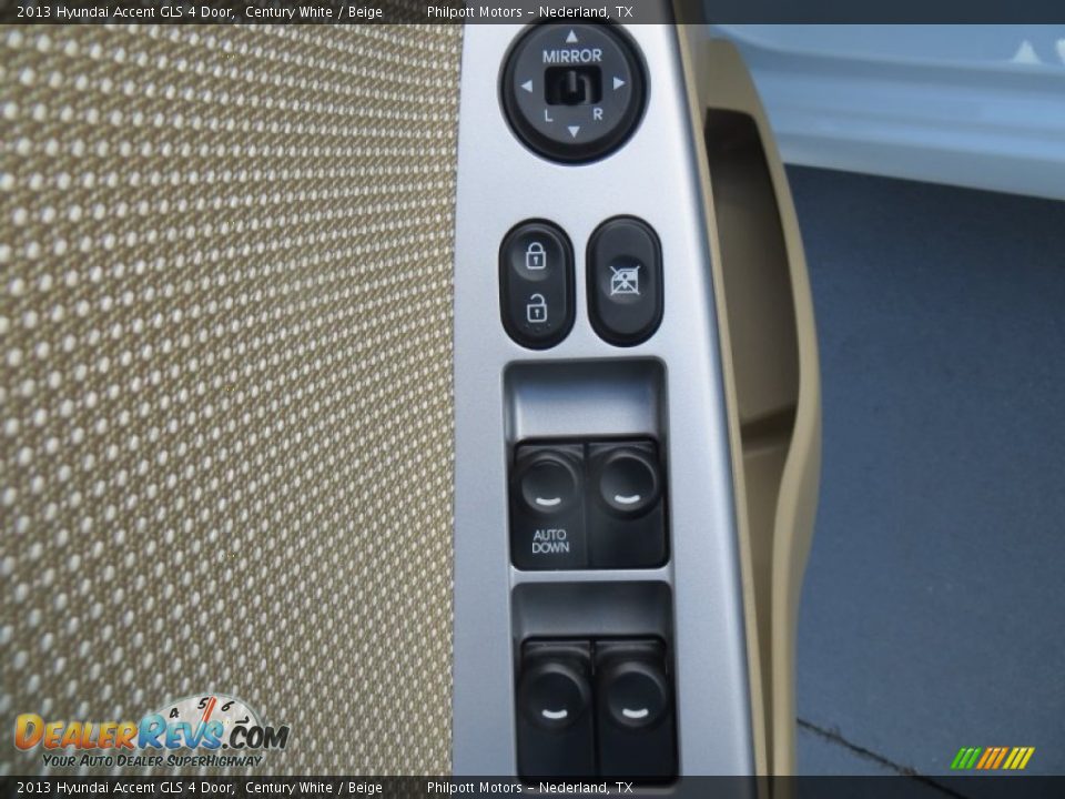2013 Hyundai Accent GLS 4 Door Century White / Beige Photo #34