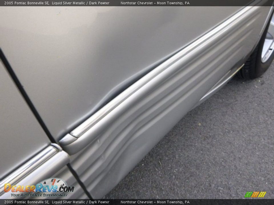 2005 Pontiac Bonneville SE Liquid Silver Metallic / Dark Pewter Photo #2