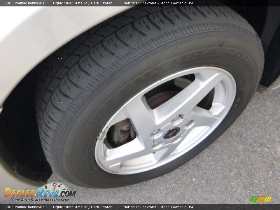 2005 Pontiac Bonneville SE Liquid Silver Metallic / Dark Pewter Photo #8
