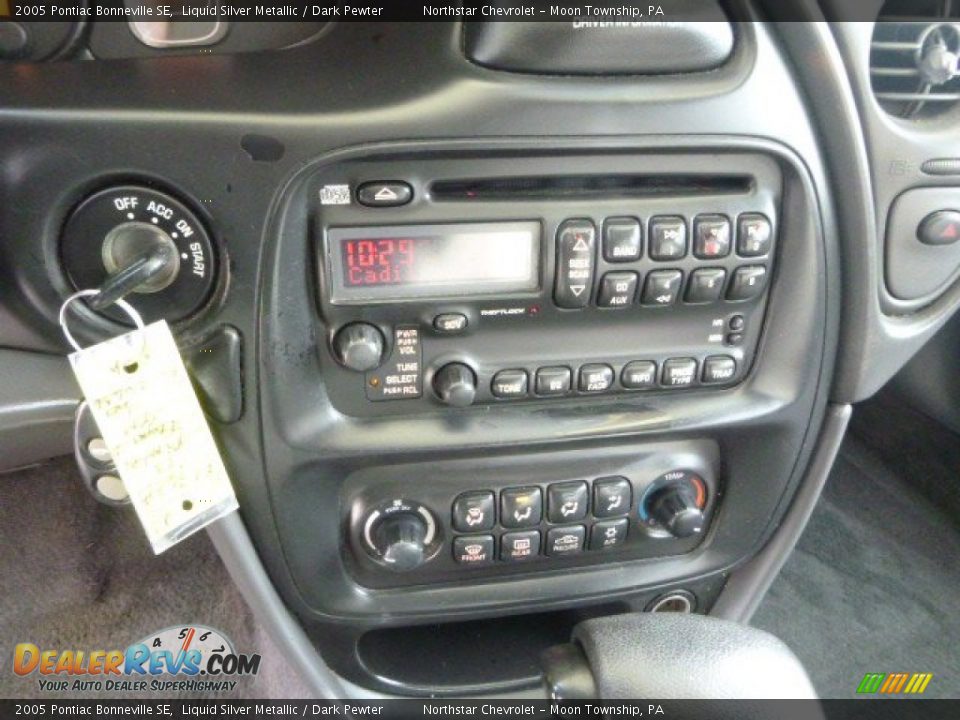 2005 Pontiac Bonneville SE Liquid Silver Metallic / Dark Pewter Photo #13