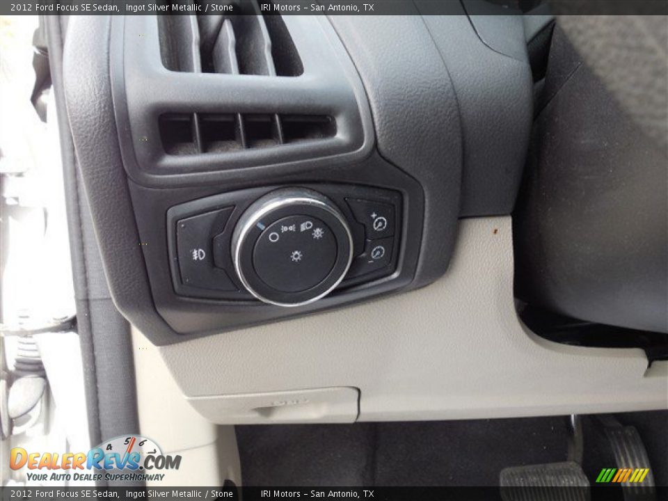 2012 Ford Focus SE Sedan Ingot Silver Metallic / Stone Photo #18