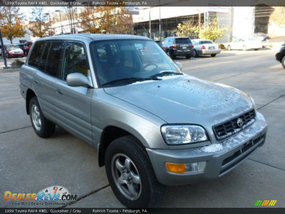 Front 3/4 View of 1999 Toyota RAV4 4WD Photo #1