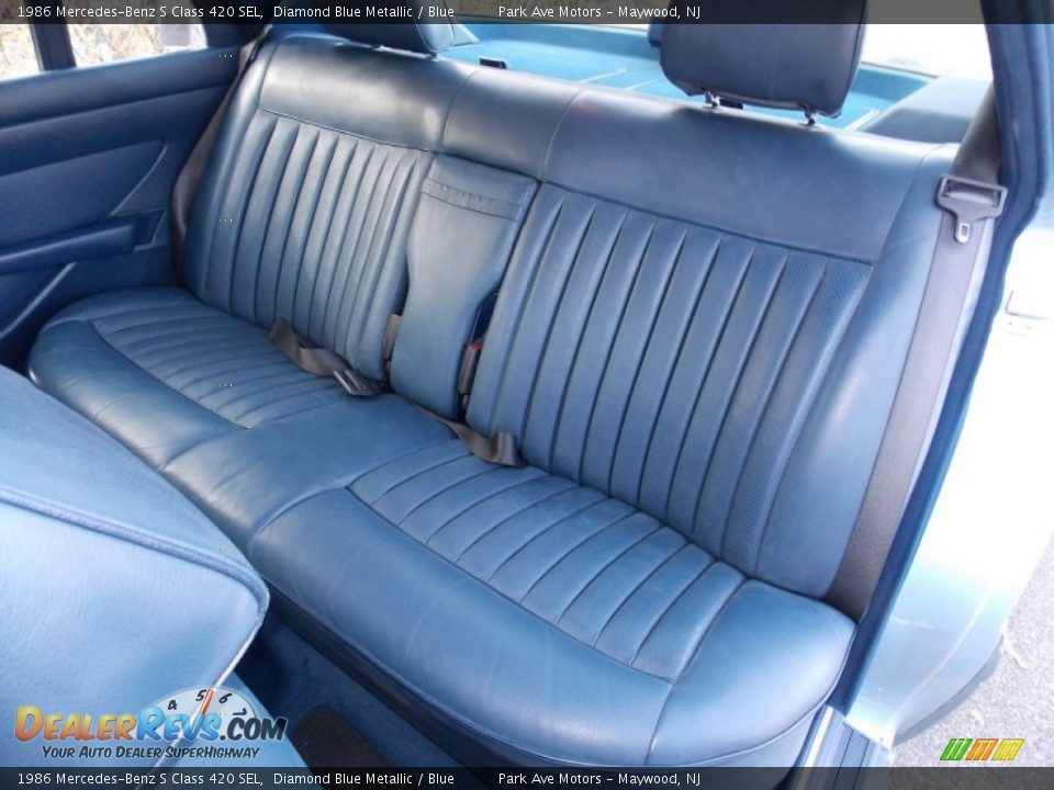 Rear Seat of 1986 Mercedes-Benz S Class 420 SEL Photo #21