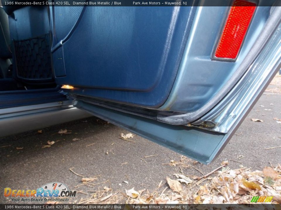 1986 Mercedes-Benz S Class 420 SEL Diamond Blue Metallic / Blue Photo #32