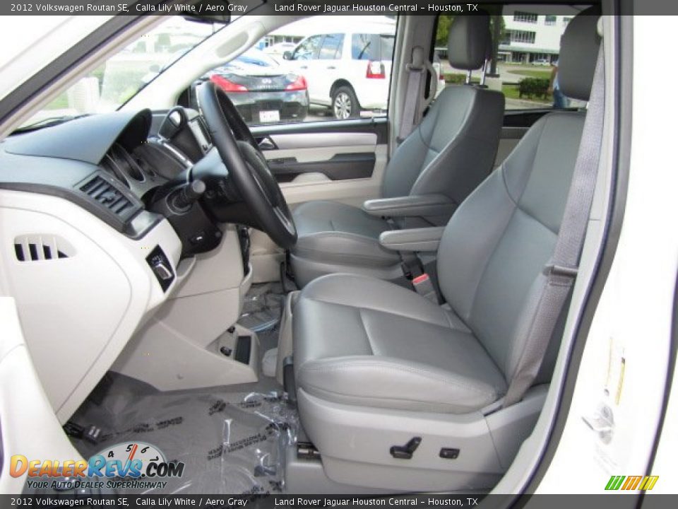 2012 Volkswagen Routan SE Calla Lily White / Aero Gray Photo #2