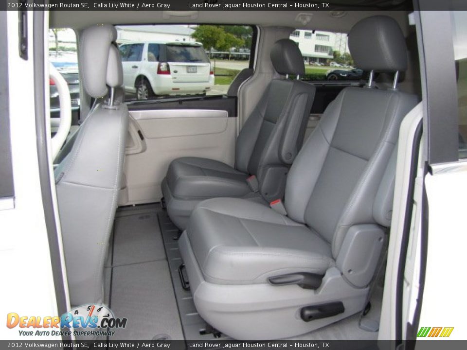 2012 Volkswagen Routan SE Calla Lily White / Aero Gray Photo #4