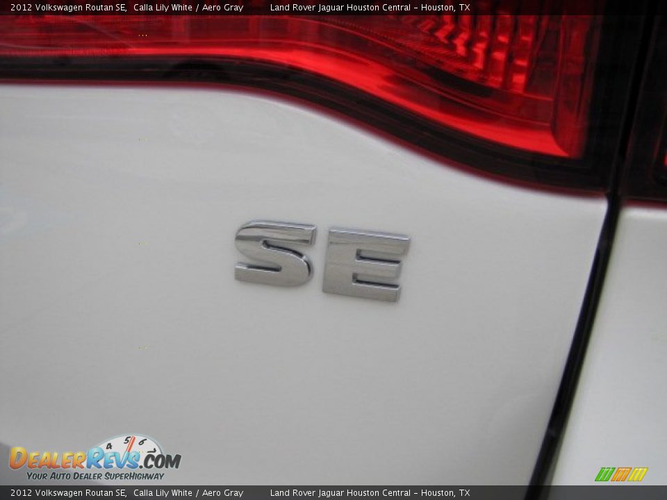 2012 Volkswagen Routan SE Calla Lily White / Aero Gray Photo #10