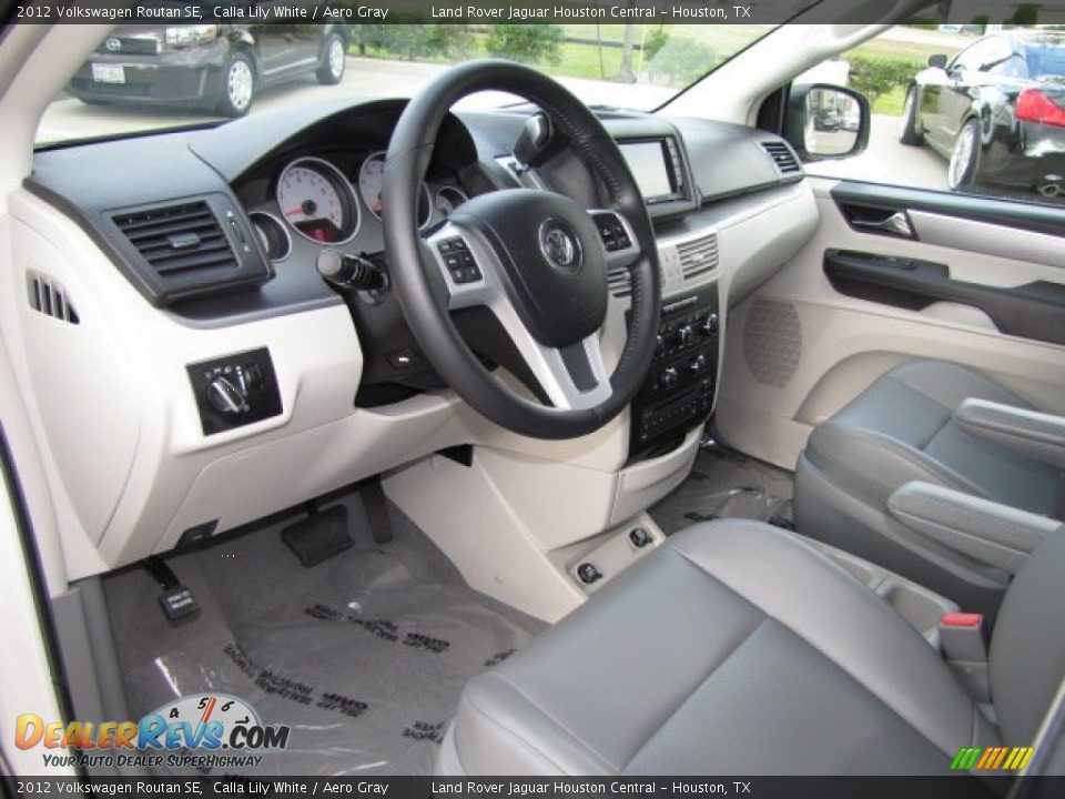 2012 Volkswagen Routan SE Calla Lily White / Aero Gray Photo #13