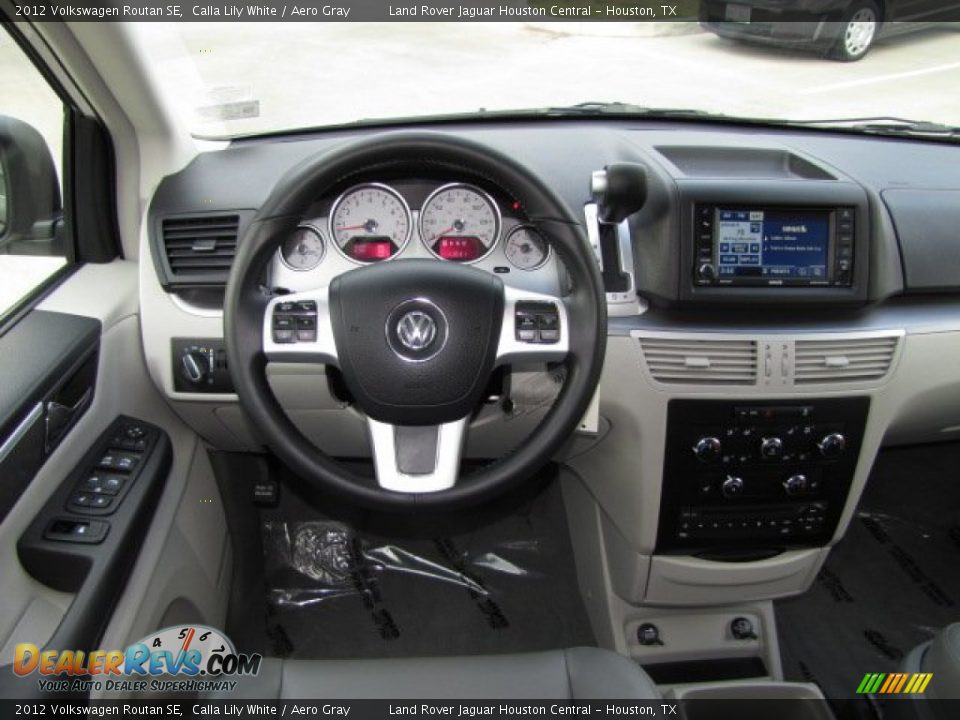 2012 Volkswagen Routan SE Calla Lily White / Aero Gray Photo #14